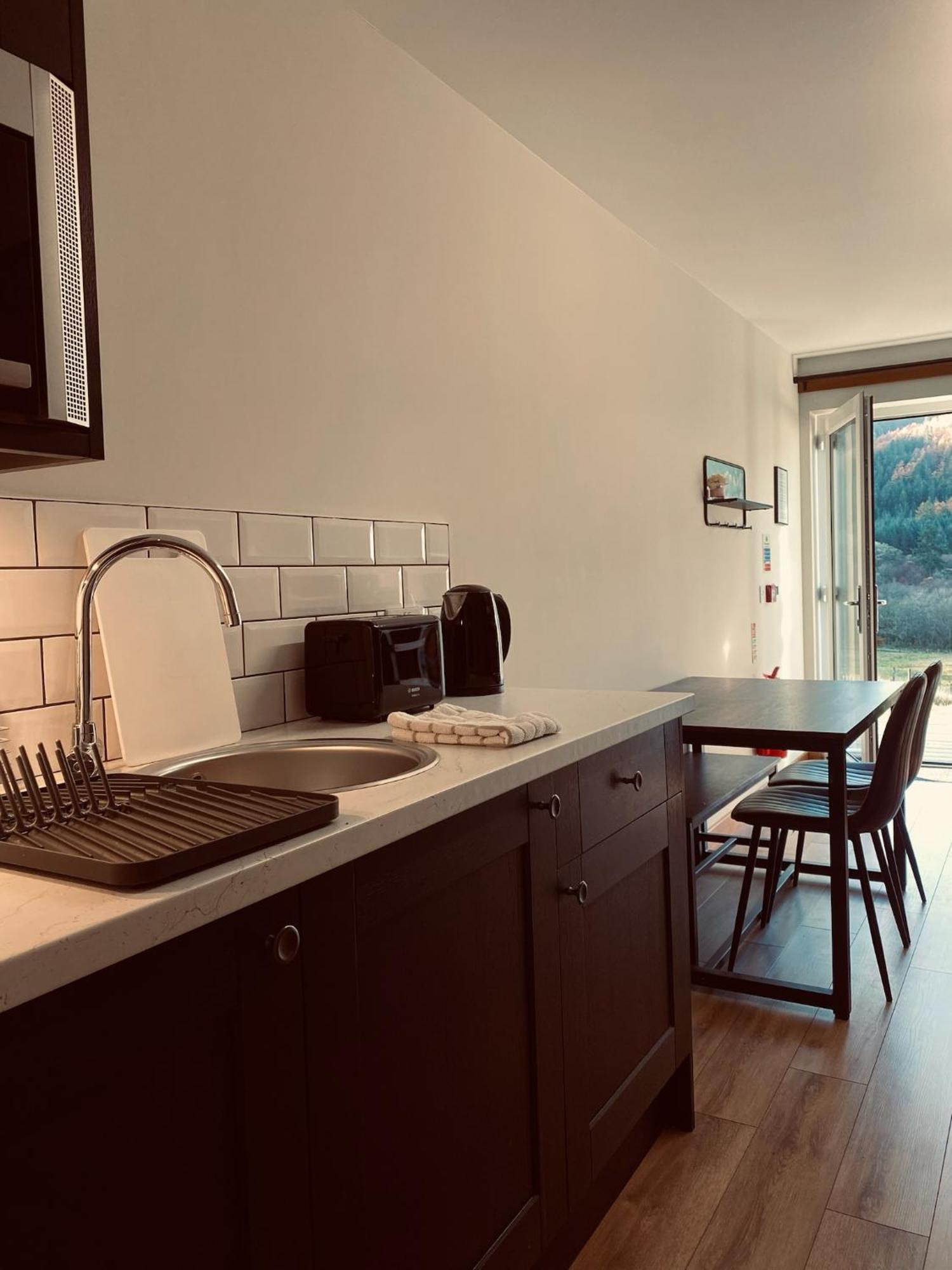 Ben Nevis Inn Rooms ฟอร์ตวิลเลียม ภายนอก รูปภาพ