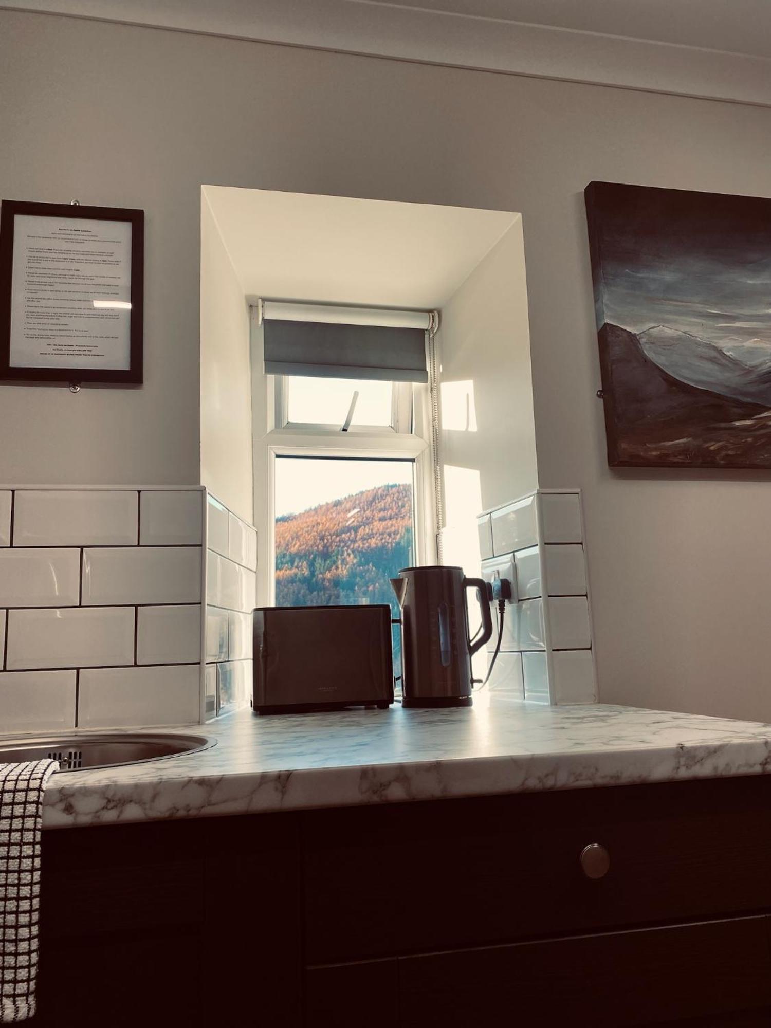 Ben Nevis Inn Rooms ฟอร์ตวิลเลียม ภายนอก รูปภาพ