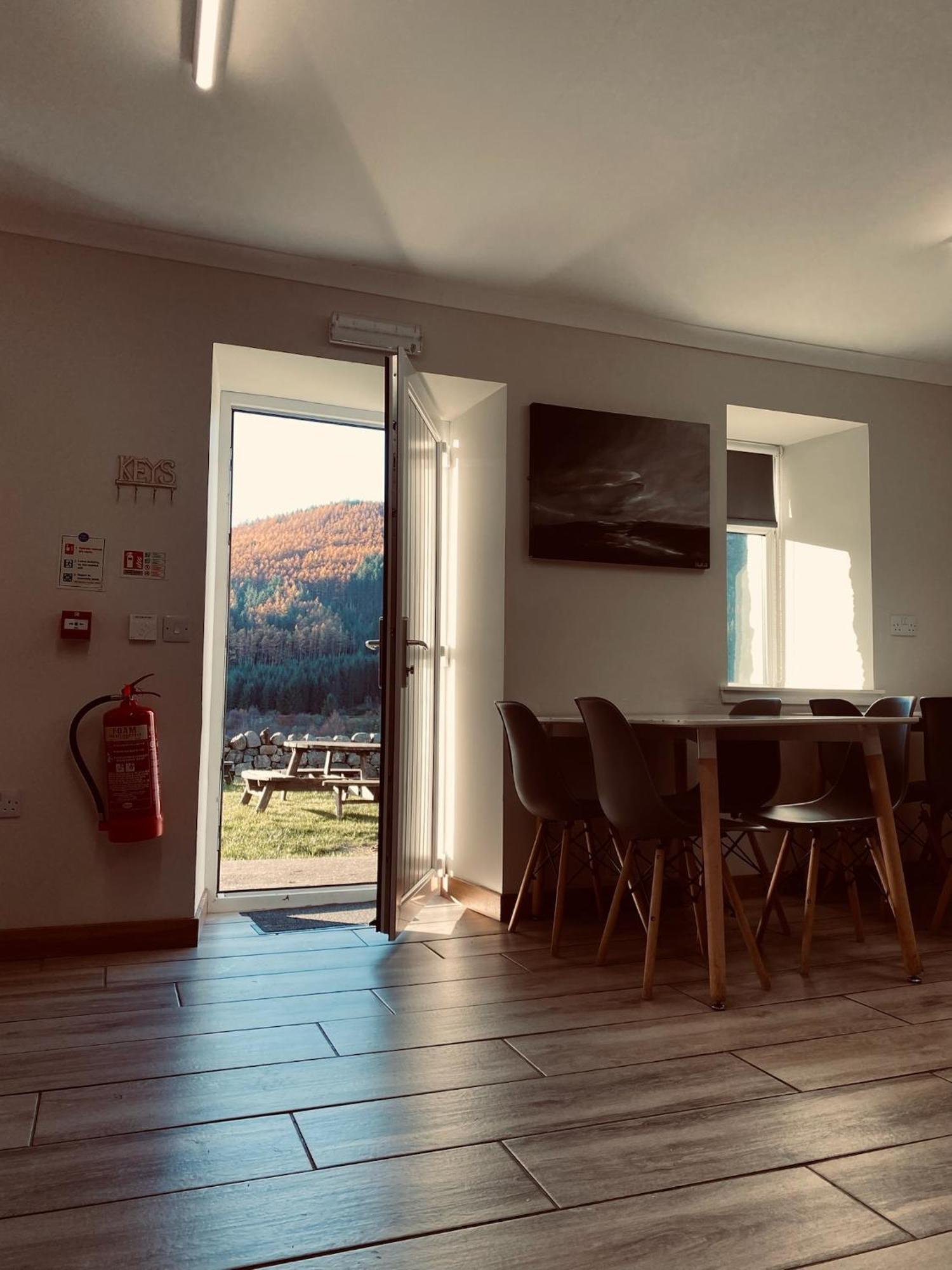 Ben Nevis Inn Rooms ฟอร์ตวิลเลียม ภายนอก รูปภาพ