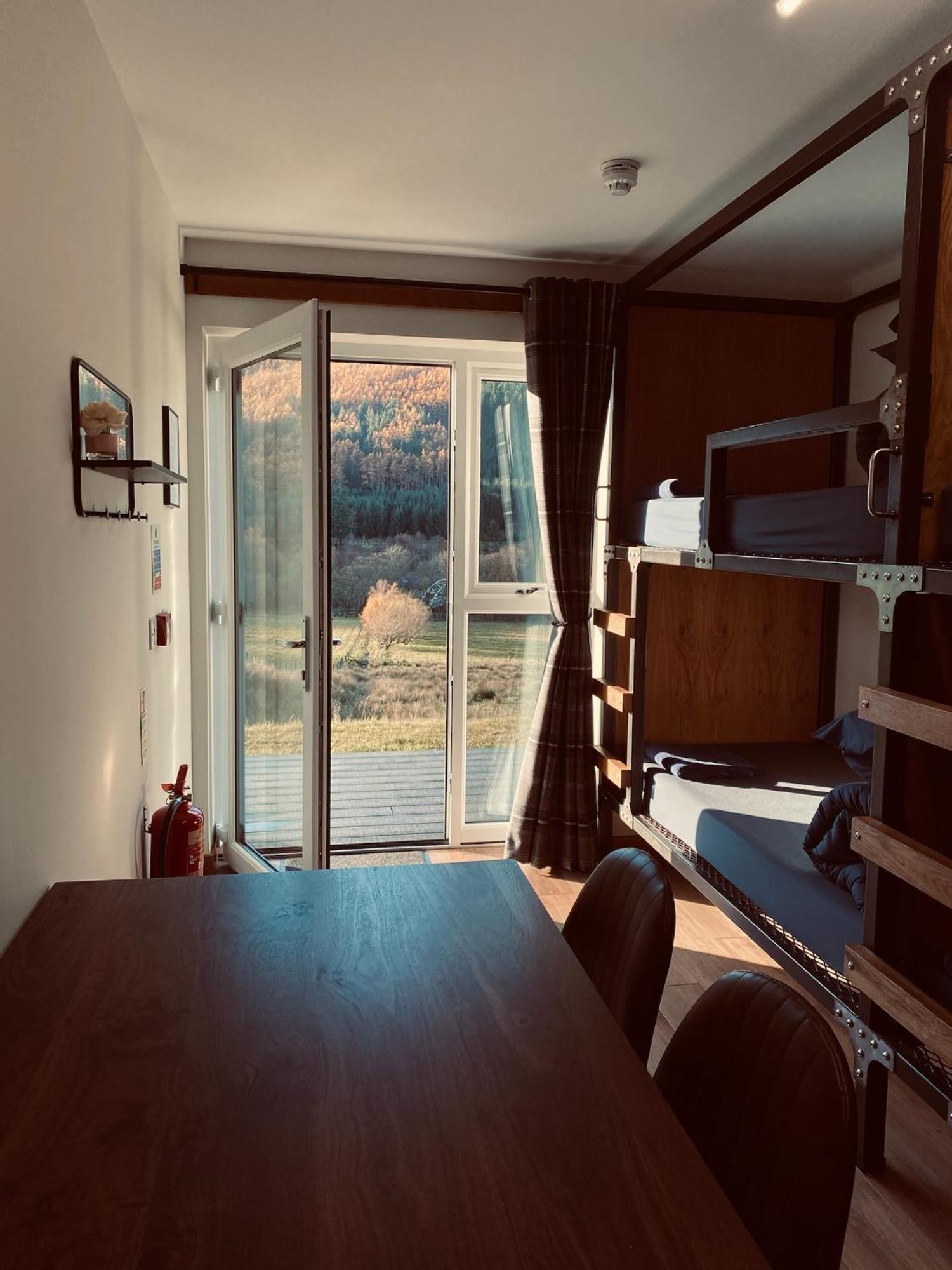 Ben Nevis Inn Rooms ฟอร์ตวิลเลียม ภายนอก รูปภาพ