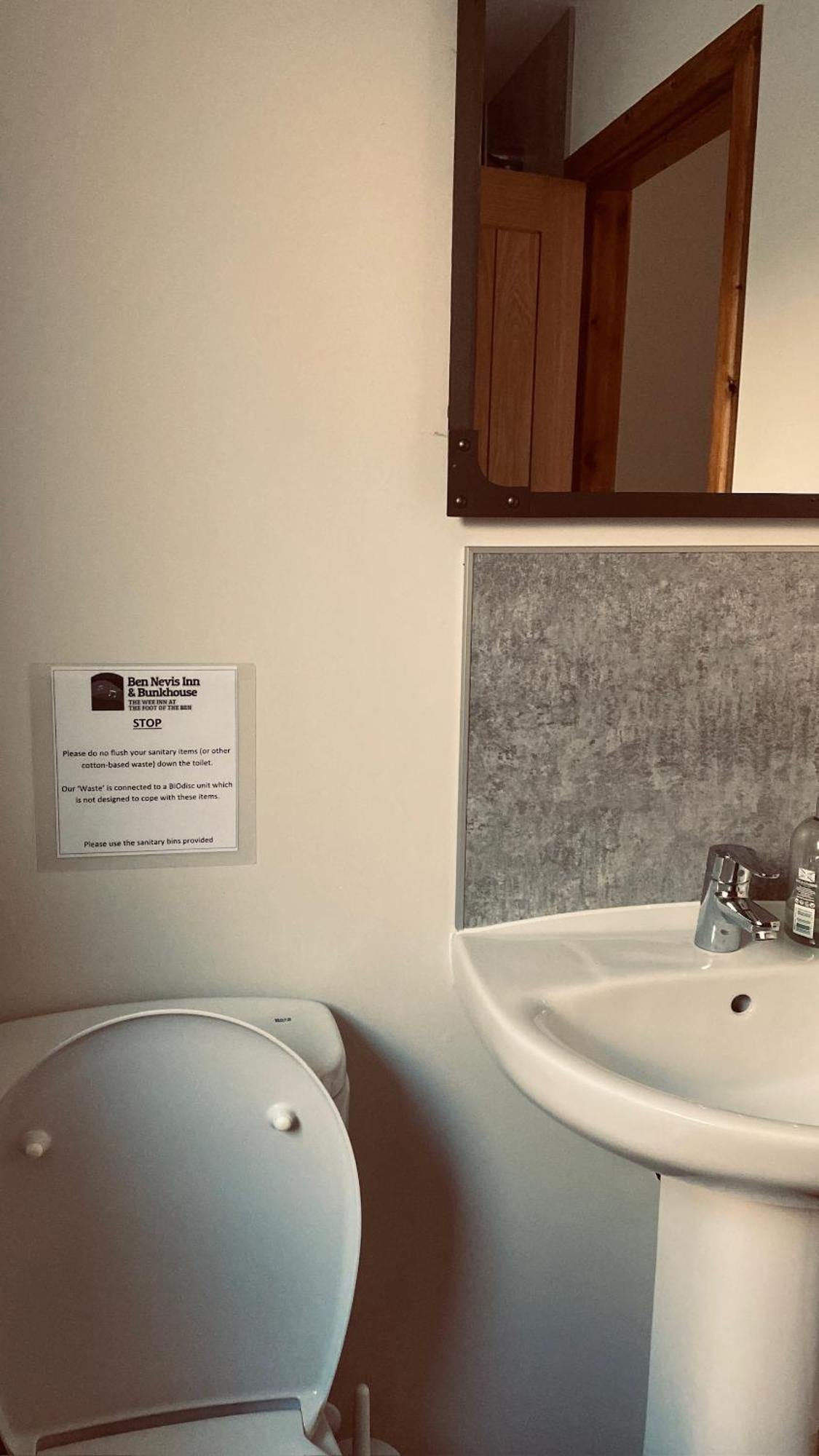 Ben Nevis Inn Rooms ฟอร์ตวิลเลียม ภายนอก รูปภาพ