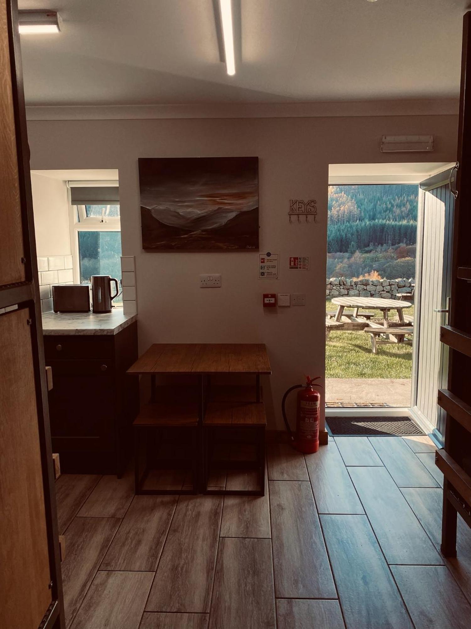 Ben Nevis Inn Rooms ฟอร์ตวิลเลียม ภายนอก รูปภาพ
