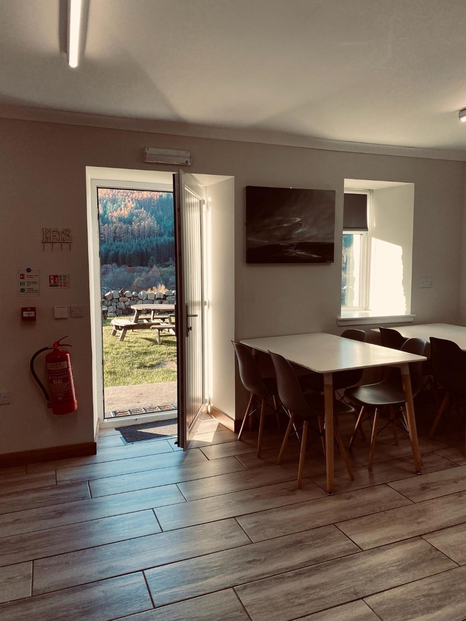 Ben Nevis Inn Rooms ฟอร์ตวิลเลียม ภายนอก รูปภาพ
