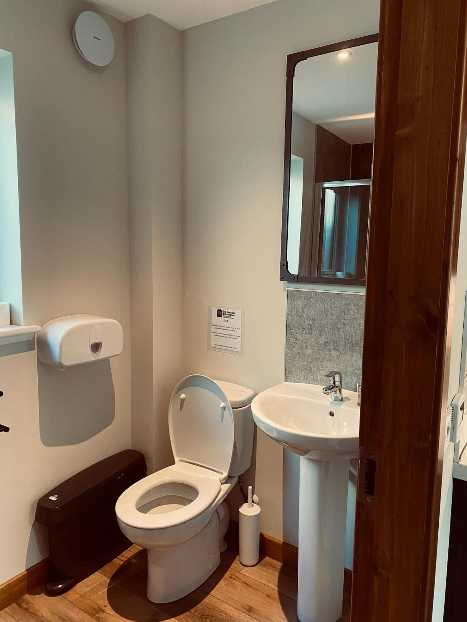 Ben Nevis Inn Rooms ฟอร์ตวิลเลียม ภายนอก รูปภาพ