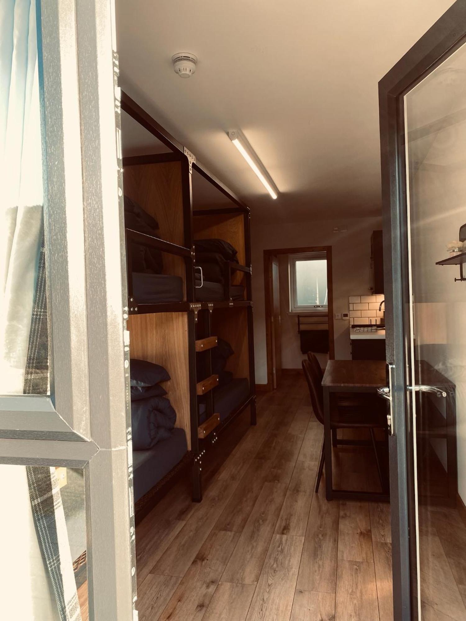 Ben Nevis Inn Rooms ฟอร์ตวิลเลียม ภายนอก รูปภาพ